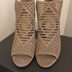Vince Camuto Size 9 taupe suede heels. Never worn. New with box.